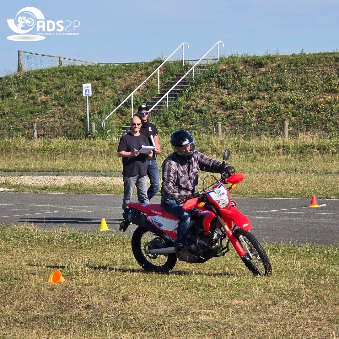 Perfectionnement moto 4.jpg